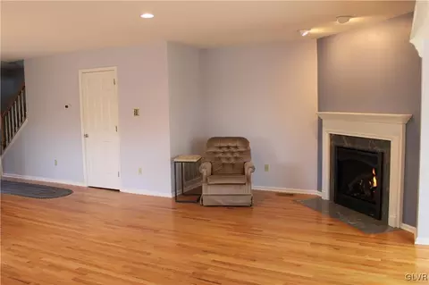 1909 Pine Ct, Hellertown, PA 18055 photo 5