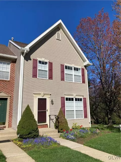 1909 Pine Ct, Hellertown, PA 18055 photo 1