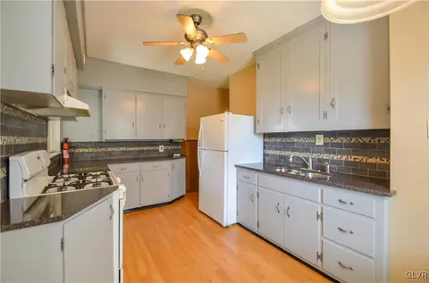 330 E Washington Ave, Bethlehem, PA 18018 photo 6