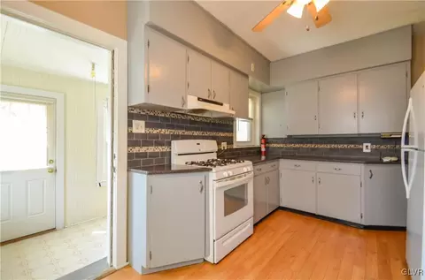 330 E Washington Ave, Bethlehem, PA 18018 photo 7