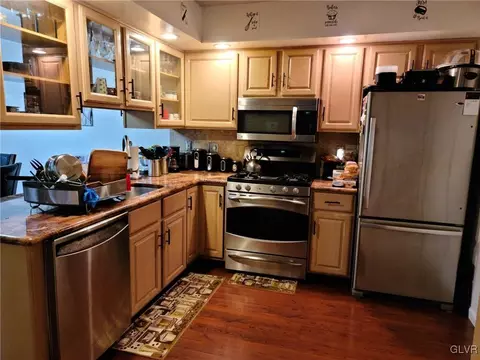 369 Biondo Ct, Bethlehem, PA 18017 photo 3