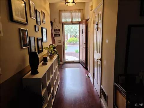 369 Biondo Ct, Bethlehem, PA 18017 photo 2