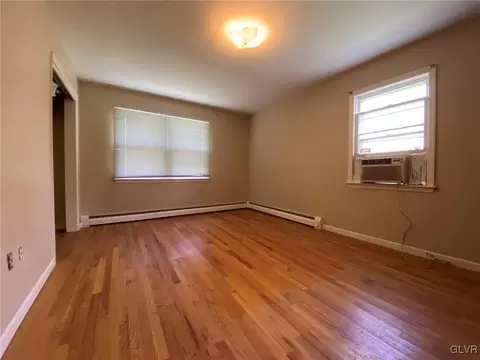 2489 Scenic Dr, Bath, PA 18014 photo 18