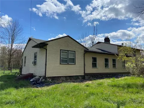2489 Scenic Dr, Bath, PA 18014 photo 3