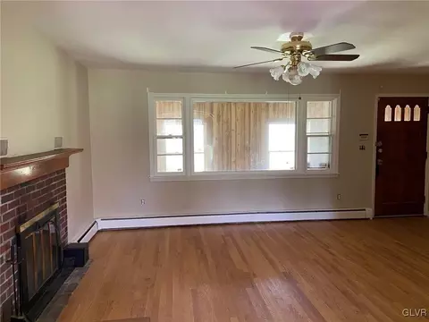 2489 Scenic Dr, Bath, PA 18014 photo 12
