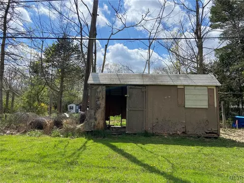 2489 Scenic Dr, Bath, PA 18014 photo 7