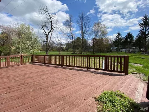 2489 Scenic Dr, Bath, PA 18014 photo 8
