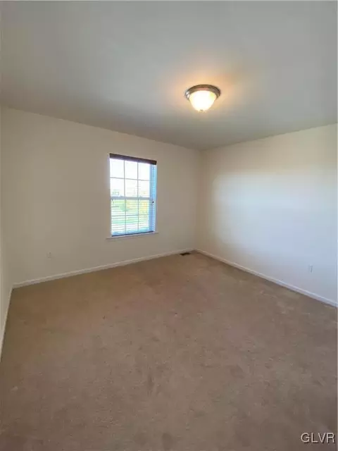 2760 Maefield Rd, Bath, PA 18014 photo 14