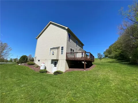 2760 Maefield Rd, Bath, PA 18014 photo 5