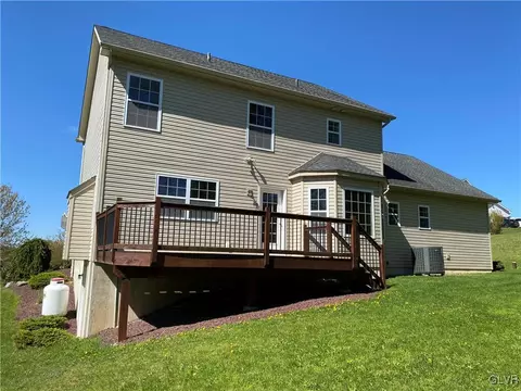 2760 Maefield Rd, Bath, PA 18014 photo 3