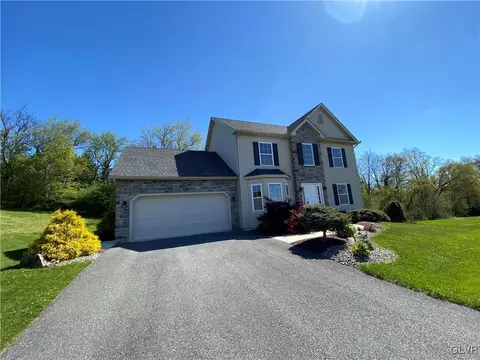 2760 Maefield Rd, Bath, PA 18014 photo 2