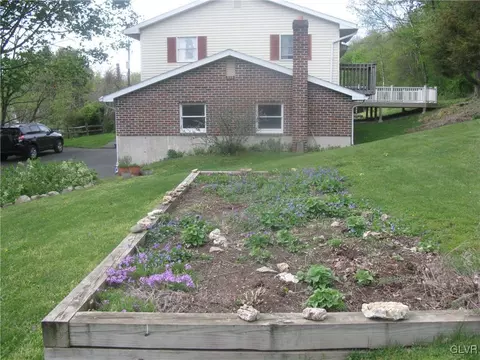 616 S Summit Rd, Bath, PA 18014 photo 5