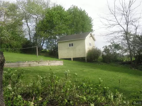 616 S Summit Rd, Bath, PA 18014 photo 7