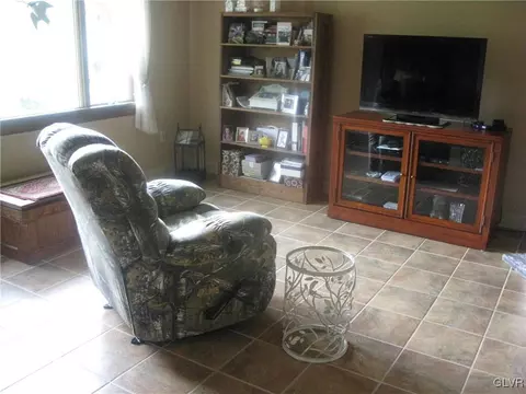 616 S Summit Rd, Bath, PA 18014 photo 16