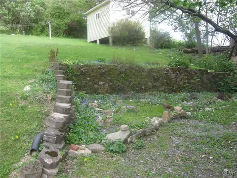 616 S Summit Rd, Bath, PA 18014 photo 6