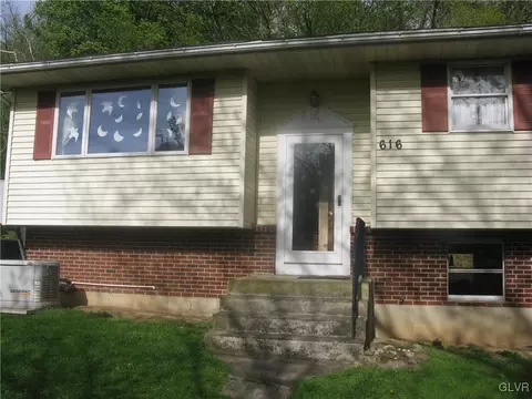 616 S Summit Rd, Bath, PA 18014 photo 1