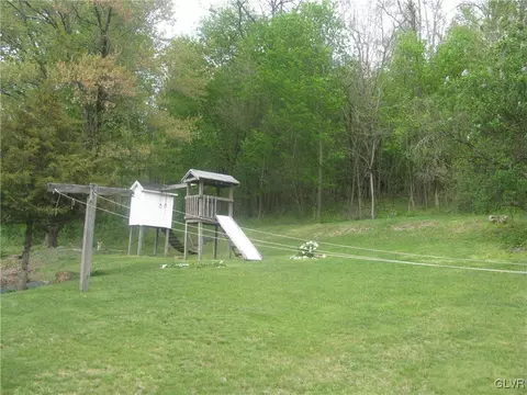 616 S Summit Rd, Bath, PA 18014 photo 8