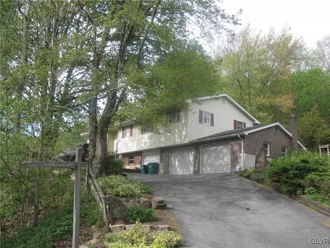 616 S Summit Rd, Bath, PA 18014 photo 2
