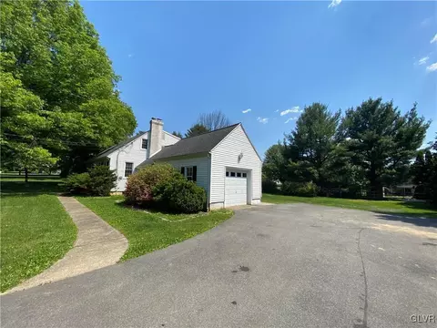 624 Macada Rd, Bethlehem, PA 18017 photo 2