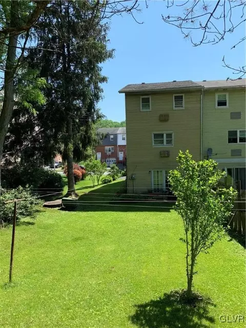 132 Old Forge Dr, Bath, PA 18014 photo 32