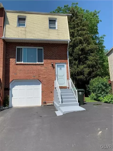 132 Old Forge Dr, Bath, PA 18014 photo 1