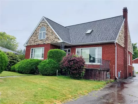1014 E Chestnut St, Hazleton, PA 18201 photo 2