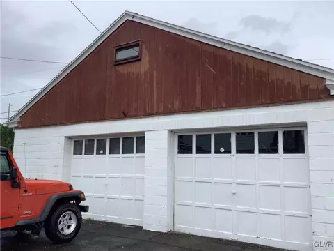 1014 E Chestnut St, Hazleton, PA 18201 photo 3