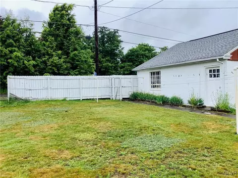 1014 E Chestnut St, Hazleton, PA 18201 photo 4