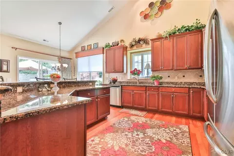 5343 General Dr, Bethlehem, PA 18017 photo 8