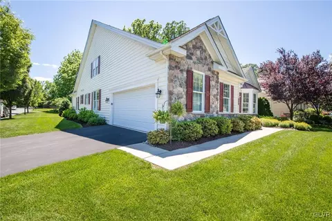 5343 General Dr, Bethlehem, PA 18017 photo 2