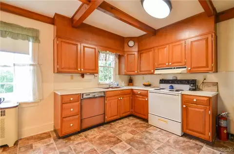 3029 Drifting Dr, Hellertown, PA 18055 photo 7