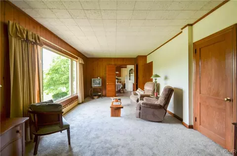 3029 Drifting Dr, Hellertown, PA 18055 photo 4