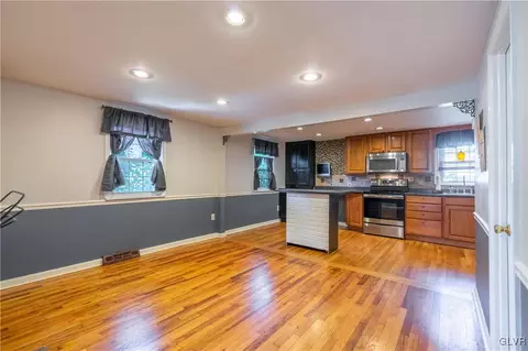 389 Juniper St, Warminster, PA 18974 photo 8