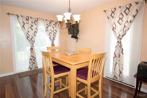 105 Independence Ct, Bethlehem, PA 18020 photo 8