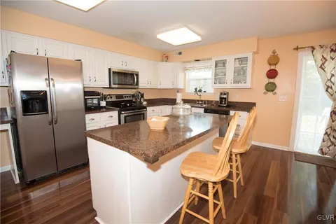 105 Independence Ct, Bethlehem, PA 18020 photo 5