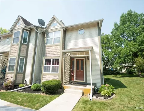 105 Independence Ct, Bethlehem, PA 18020 photo 1