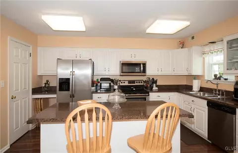105 Independence Ct, Bethlehem, PA 18020 photo 7