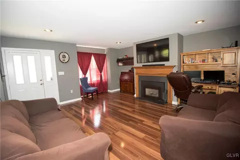 105 Independence Ct, Bethlehem, PA 18020 photo 13