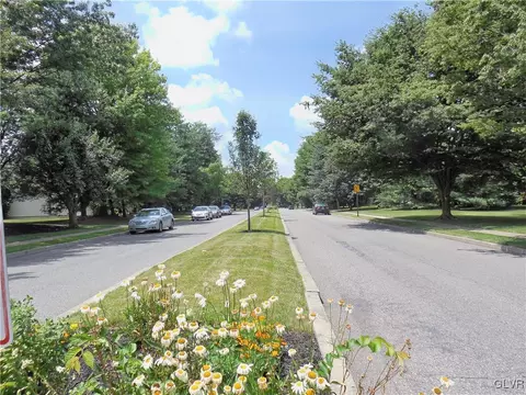 105 Independence Ct, Bethlehem, PA 18020 photo 31