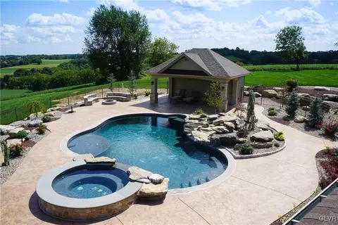 230 E Dell Rd, Bath, PA 18014 photo 10