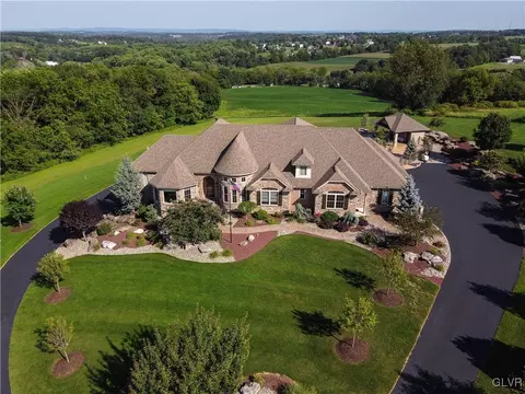 230 E Dell Rd, Bath, PA 18014 photo 5