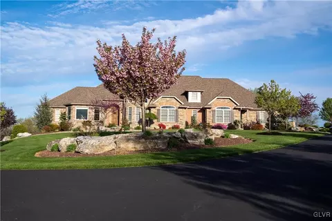230 E Dell Rd, Bath, PA 18014 photo 2