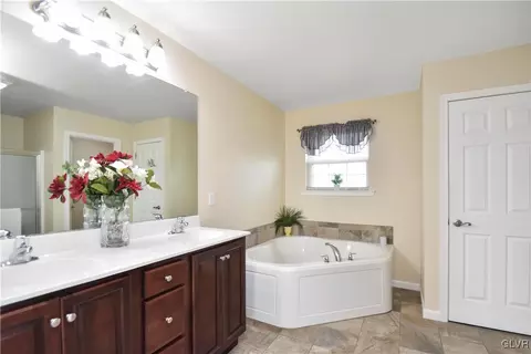 249 E Dell Rd, Bath, PA 18014 photo 43