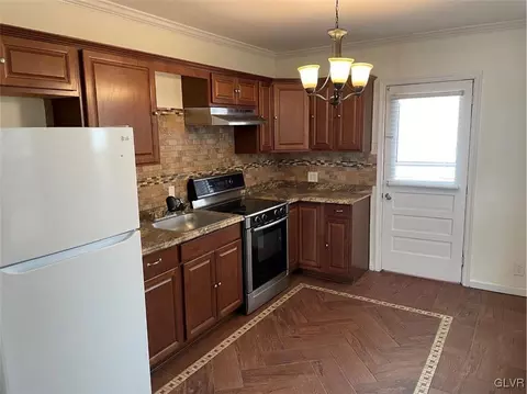 46 E Spruce St, Bethlehem, PA 18018 photo 2