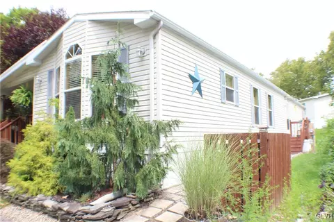 2 Lakeview Ct, Bath, PA 18014 photo 3