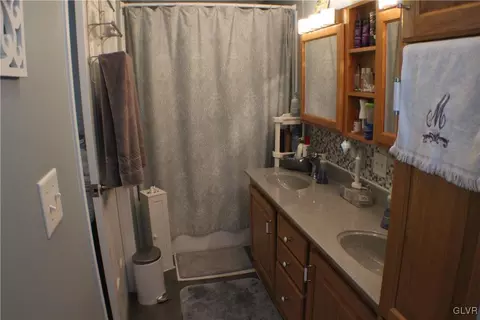 2 Lakeview Ct, Bath, PA 18014 photo 24