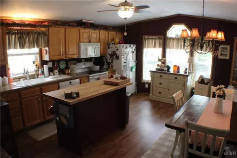 2 Lakeview Ct, Bath, PA 18014 photo 10