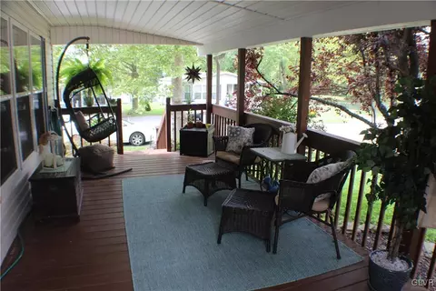 2 Lakeview Ct, Bath, PA 18014 photo 8