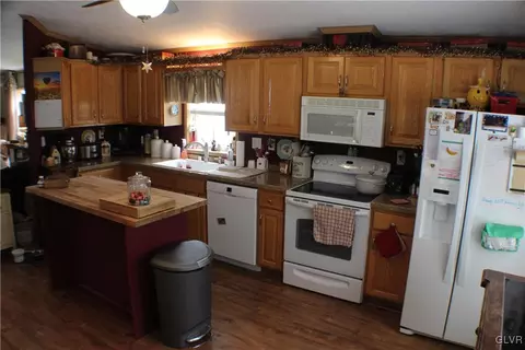 2 Lakeview Ct, Bath, PA 18014 photo 11