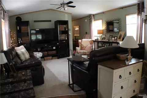 2 Lakeview Ct, Bath, PA 18014 photo 17